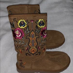 💐🌸🌺Embroidered Ugg Boots